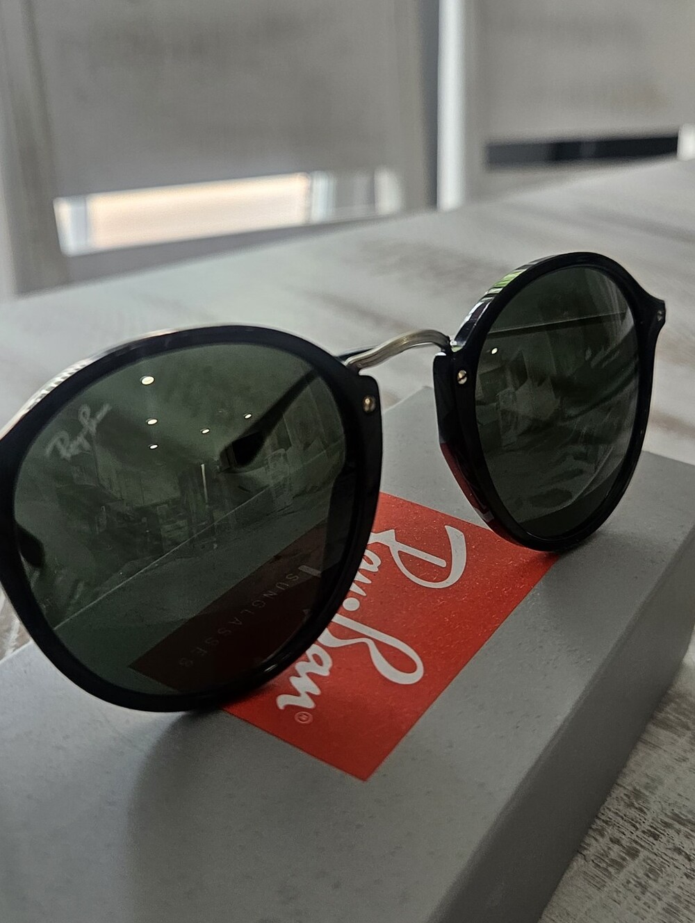 Round Ray-Ban sunglasses - Picture 2 of 5